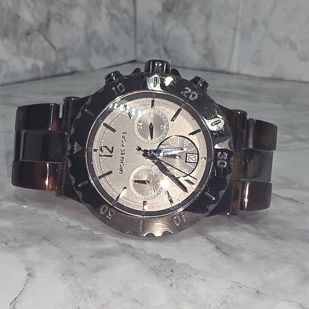 Michael Kors MK5501 Tortoise Shell and Stainless Steel Ladies Watch AS IS